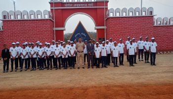 ठाणे शहर 
        प्प्रजासत्ताक दिना निमित्त पोलीस कवायत मैदान साकेत पोलीस मुख्यालय   येथे आयोजित पथसंचलन/परेड मध्ये मराठी माध्यमिक टेमघर पाडा भिवंडी या शाळेचा  SPC प्लाटूनचा सहभाग होता