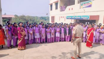 ‘ स्टुडंट पोलीस कॅडेट प्रोग्राम ’ अंतर्गत दिनांक २७-०१-२०२३ रोजी घटक पालघर यांनी येथील 8 वी व 9 वी च्या विद्यार्थ्यांना रस्ते सुरक्षा व वाहतूक जागरूकता, शिस्त, महिला बालकांचे सुरक्षितता, मूलभूत कायदे, विद्यार्थ्यांसाठी स्पर्धा परीक्षा बाबत माहिती देण्यात आली. त्यावेळीची छायाचित्रे.